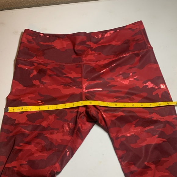 NWOT Athleta Elation Train Printed 7/8 Legging XL in Red & Metallic Camo - Picture 10 of 12